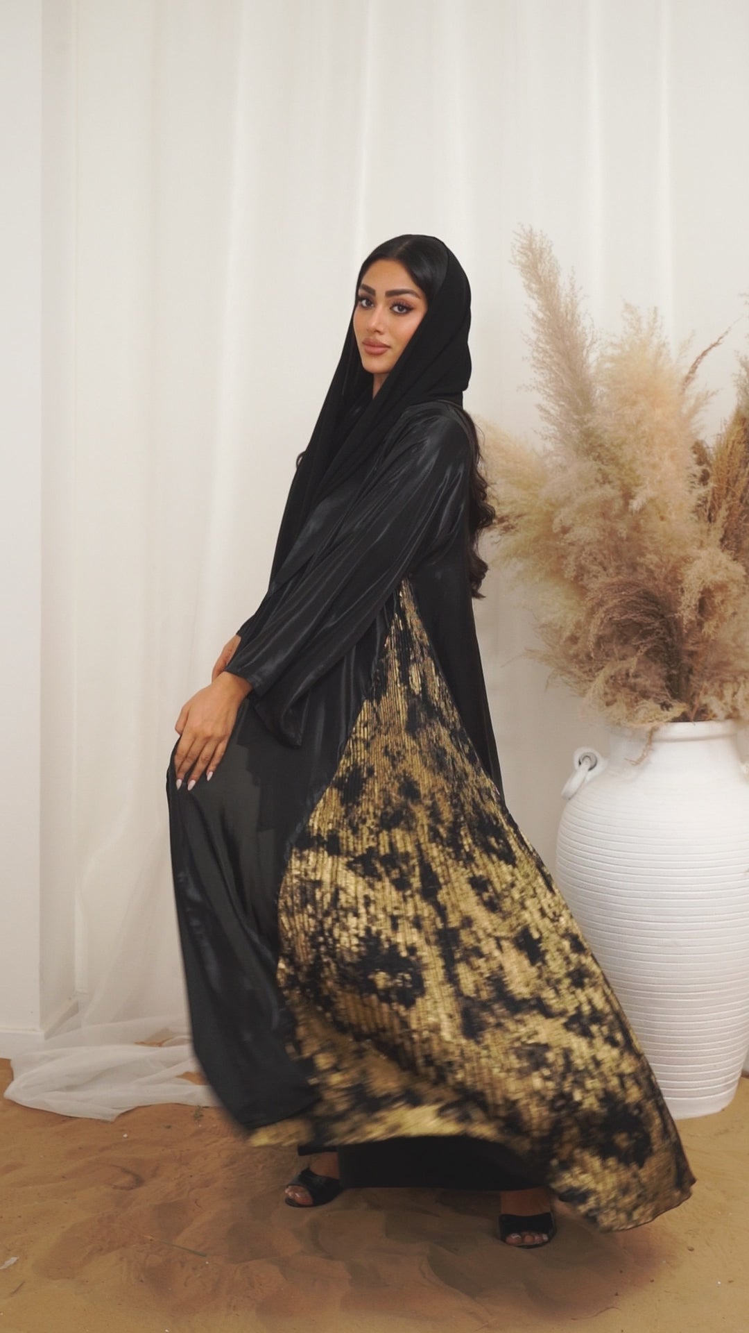 Amira Black & Gold  Abaya